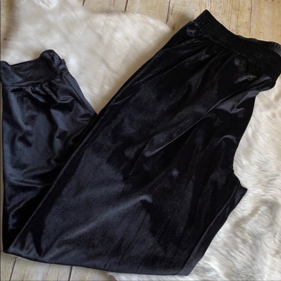 Just Chillin’ Black Velvet Joggers NWT - Picture 9 of 9